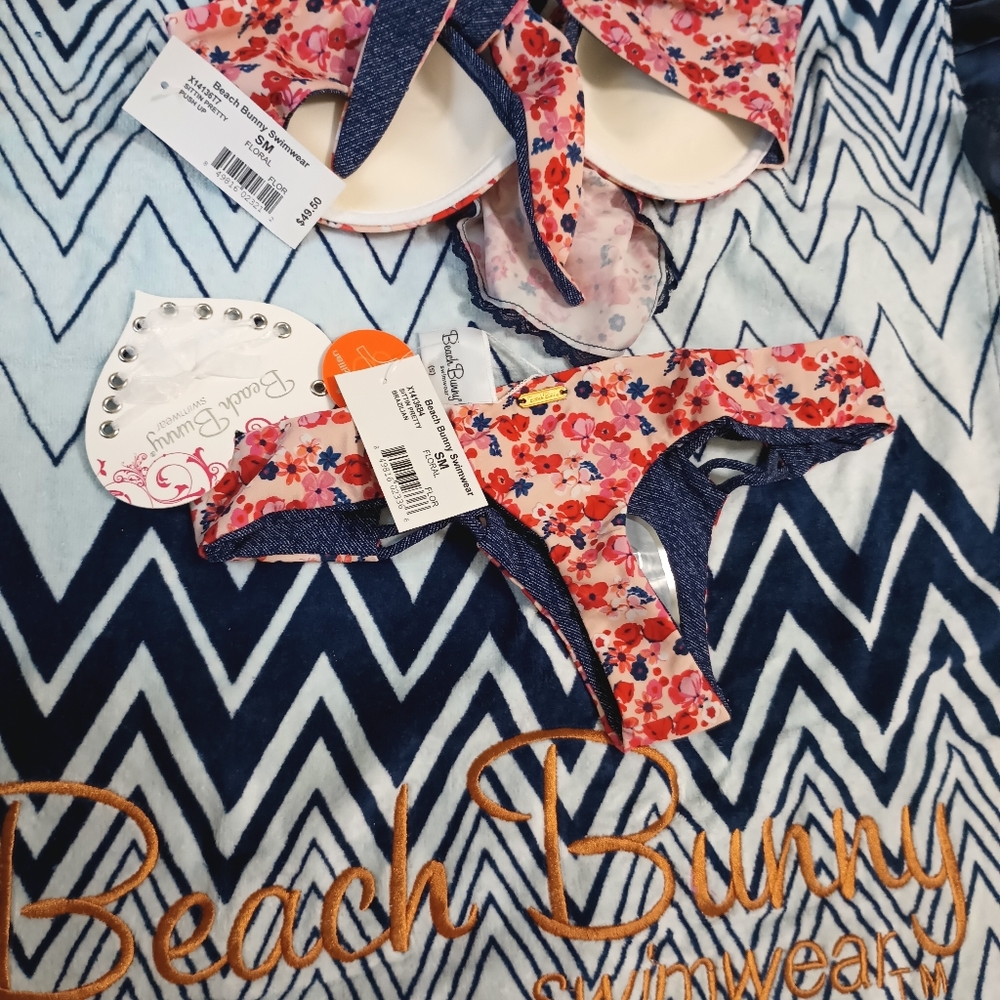 Beach Bunny Sittin Pretty SM NWT floral Bikini w reversible bottom - Picture 5 of 10
